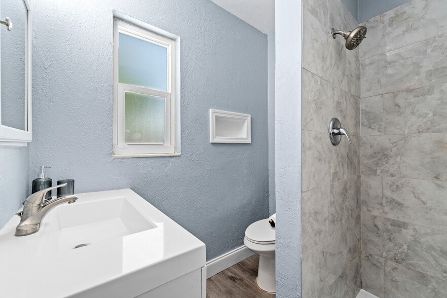 Large Bathroom Sink/Vanity, Built-In Shelves, & In-wall Mirror/Medicine Cabinet for extra storage/St - 401 S Mars Ave