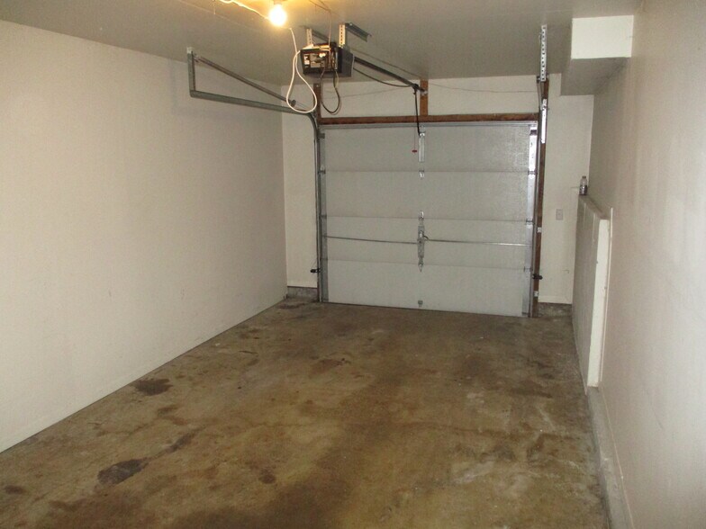 Building Photo - 1323 E 152nd St