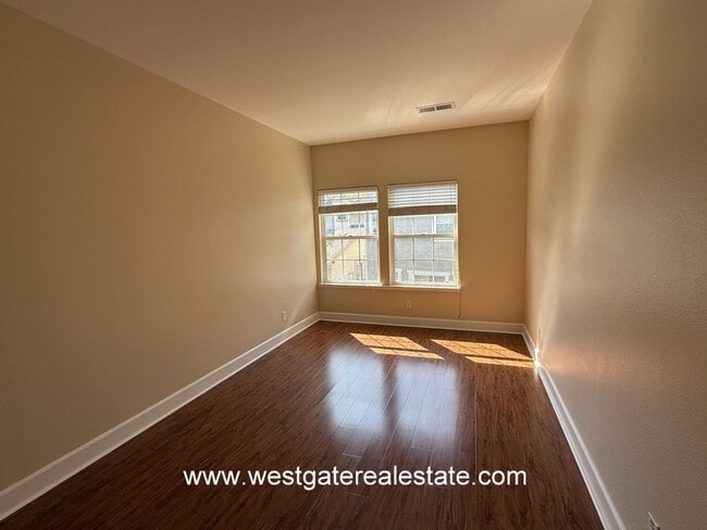 Building Photo - 415 Matteri Cir