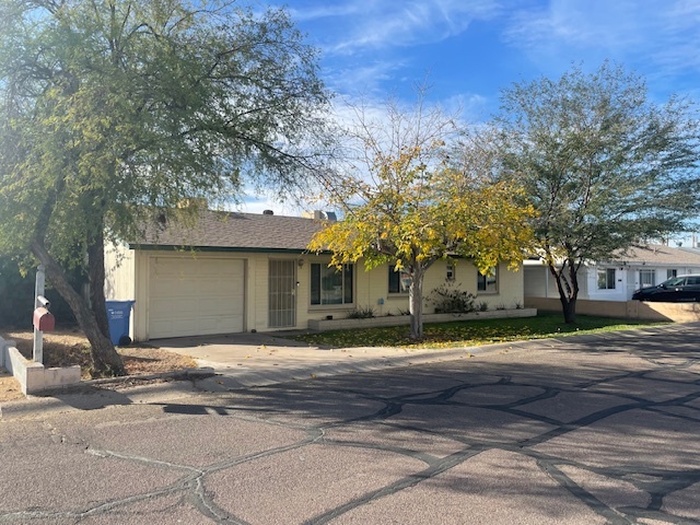 Primary Photo - 313 E El Camino Dr