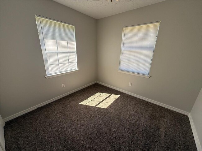 Building Photo - 303 Ruben Ave