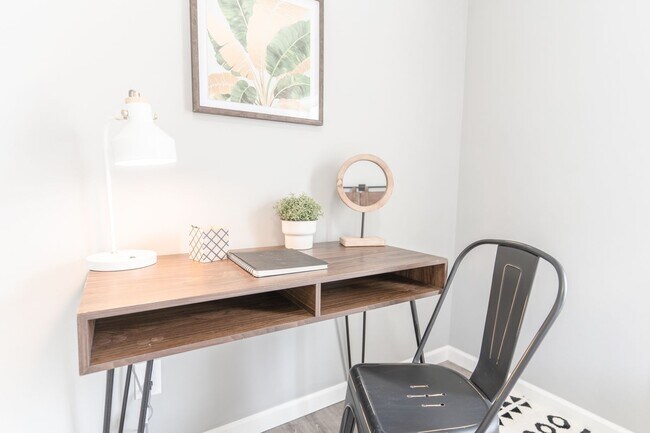 Building Photo - [STR] Fairgrounds Flat Located across Fairgrounds - Fully Furnished 2-Bedroom Home Near Downtown ...