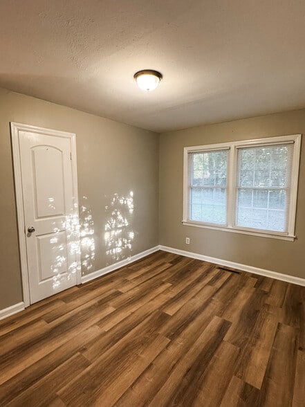 Building Photo - 504 Sunset Dr