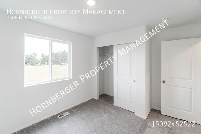 Building Photo - 1306 N Wilhelm Wy