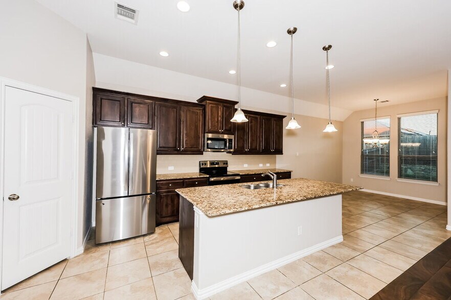 Building Photo - 220 Watson St