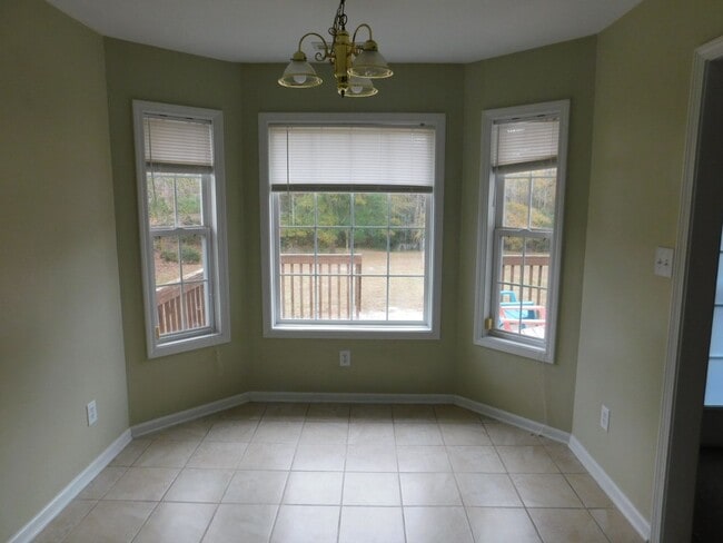 Building Photo - Great home in a desirable neighborhood!