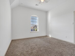 Building Photo - 818 Kingwood Dr