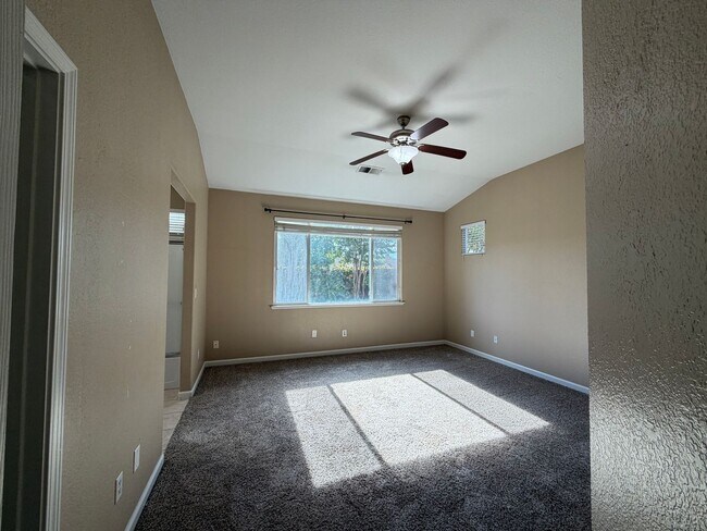 Building Photo - Single story home in Salida!