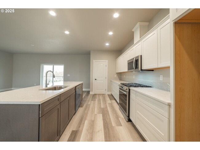 Building Photo - Stunning South Hill Home in Umatilla!!