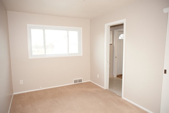 Building Photo - 14255 Cavell St