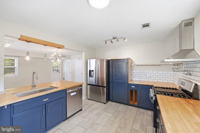 Building Photo - 11317 College View Dr