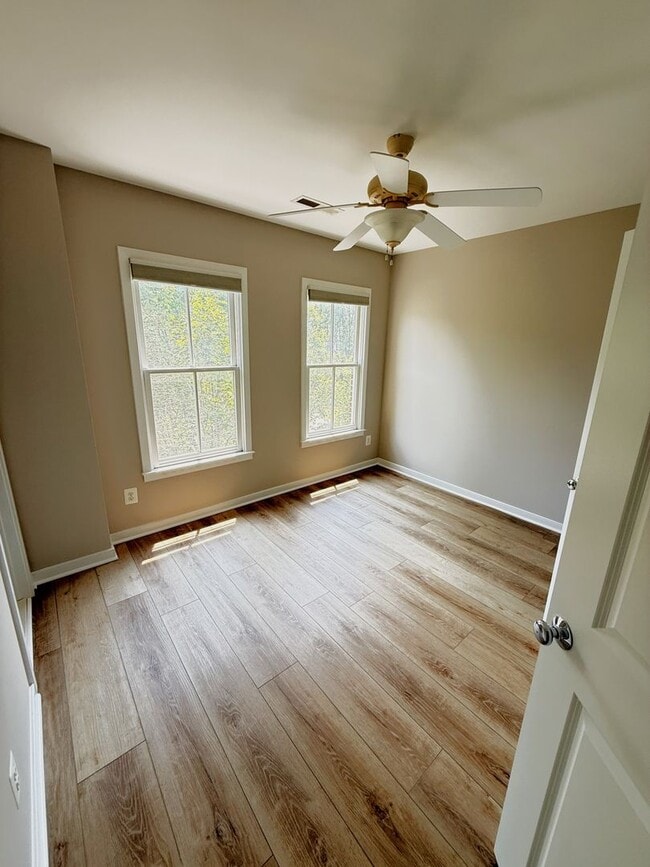 Building Photo - Large 3 Bedroom/3.5 Bath EYA home in the Brownstones at Wheaton!