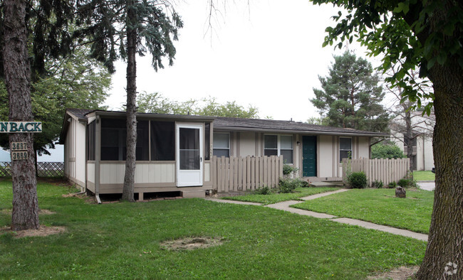 Primary Photo - Clover Garden Apartments