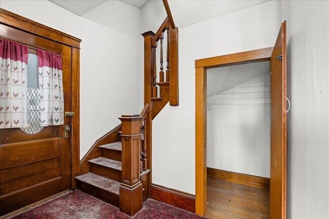 Building Photo - 183 Vernon St