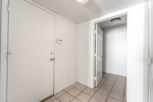 Building Photo - 505 Escoto Pl