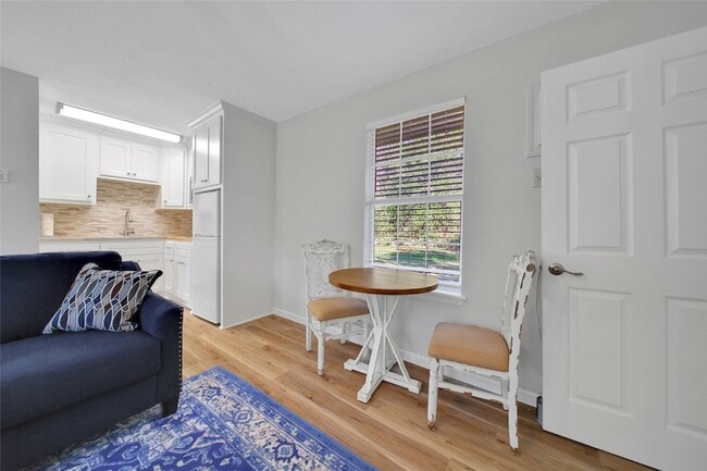 Building Photo - 4072 TX-105