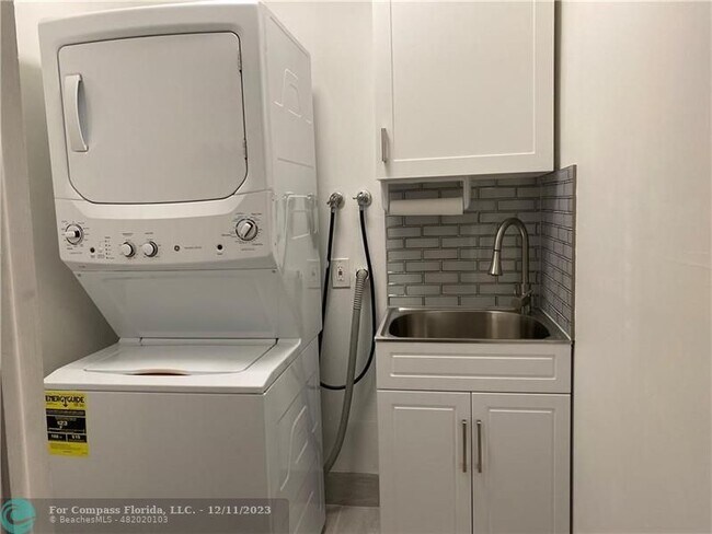 Building Photo - 954 Normandy Trail