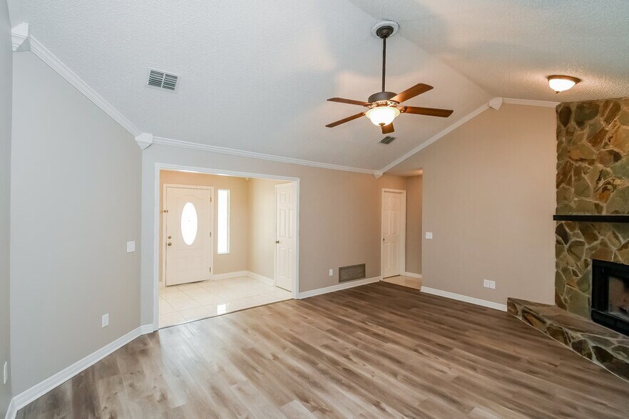 Building Photo - 1755 Farm Way