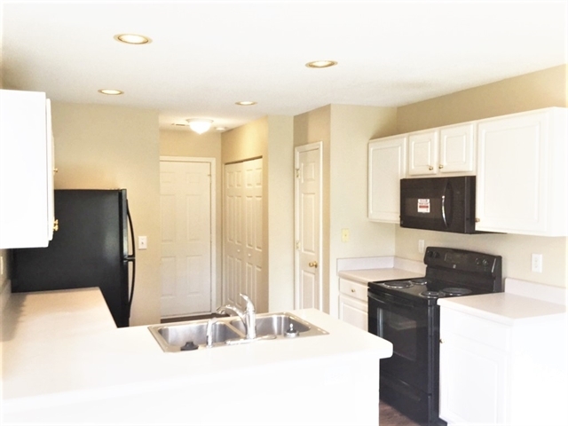 Building Photo - 4271 Lake Woodard Dr