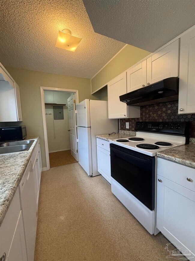 Building Photo - 3004 Cedarwood Village Ln