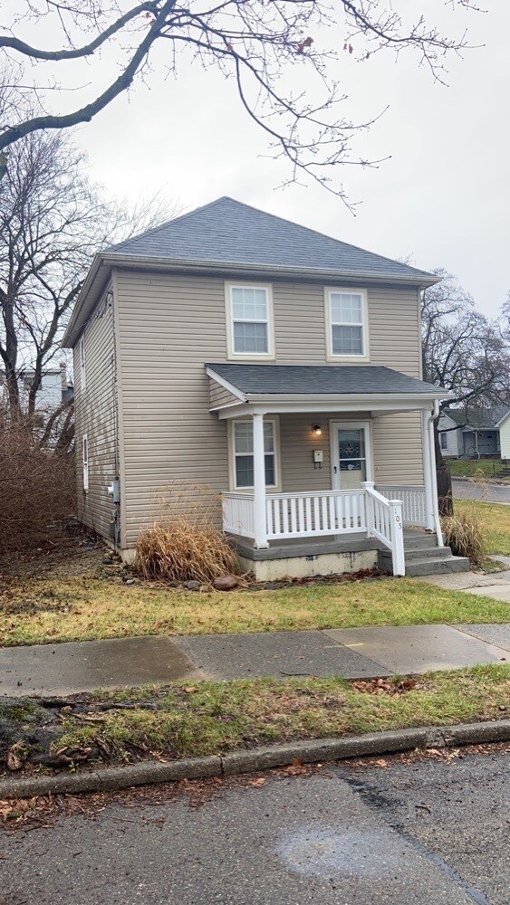 Primary Photo - 105 Oaklawn Ave.