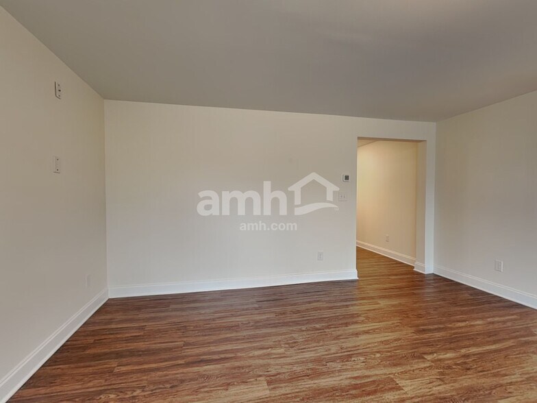 Building Photo - 183 Larragan Dr