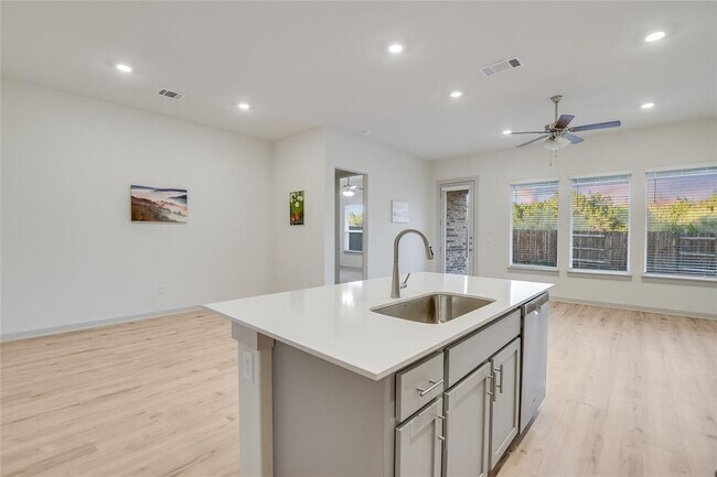 Building Photo - 2244 Alamar walk