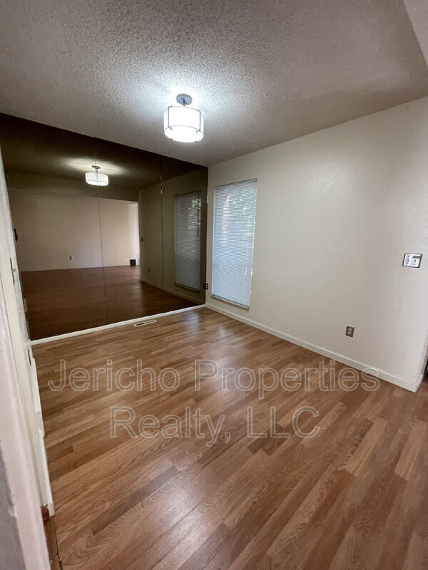 Building Photo - 9274 W Utah Ave