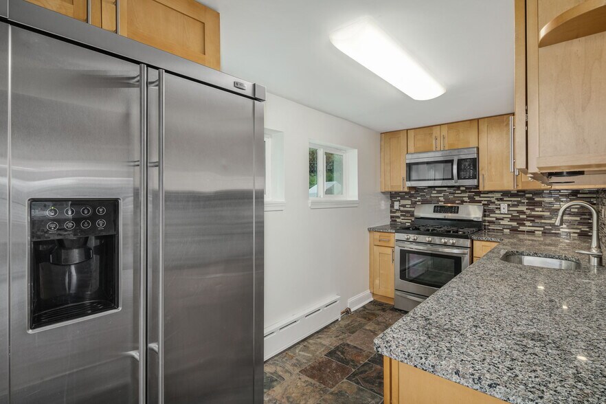 Kitchen (newer fridge not shown) - 4161 Apple St