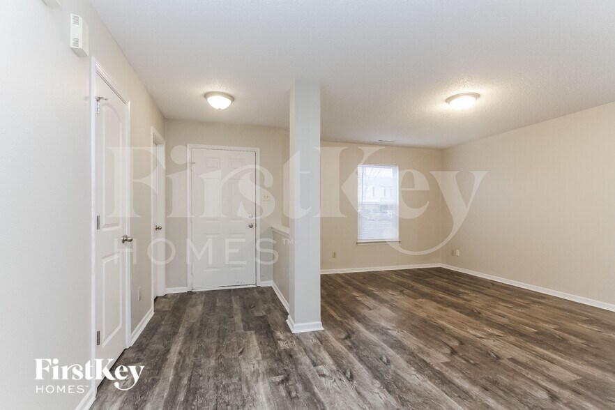 Building Photo - 6829 W Raleigh Dr