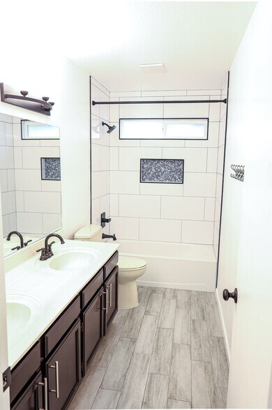 Building Photo - 14101 N 78th Dr