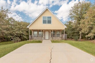 Building Photo - 11006 Shady Oaks Dr