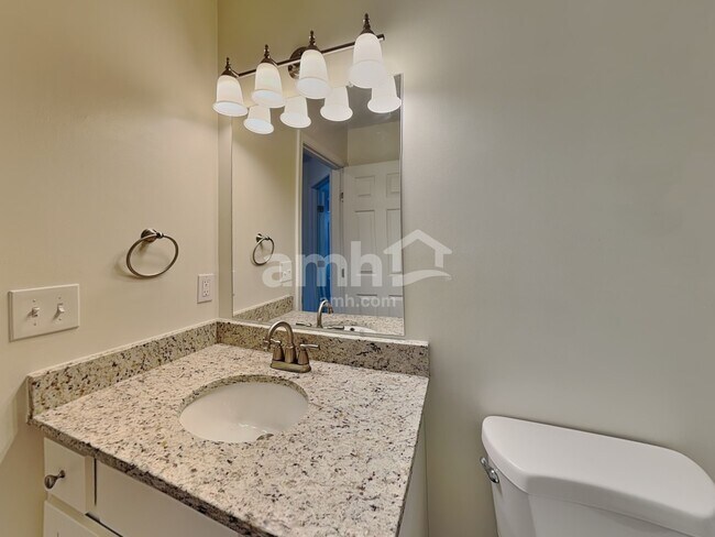 Building Photo - 10248 Meadow Glen Dr