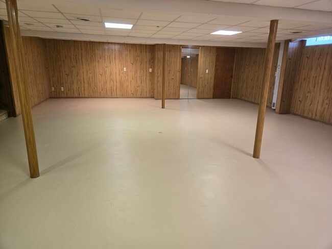 Building Photo - 2952 Sylvan Dr