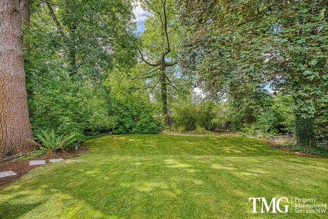 Building Photo - 3 BD SW Portland Home Near Multnomah Village