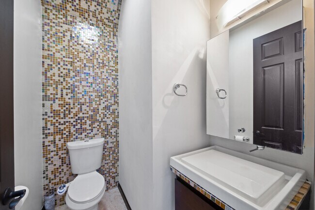 Building Photo - 7865 Jewelwood Dr