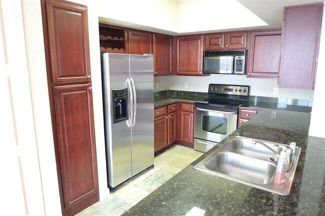 Building Photo - 7575 Kirby Dr