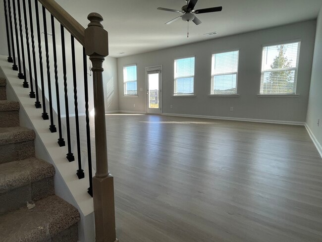 Building Photo - 112 Briarwood Dr E