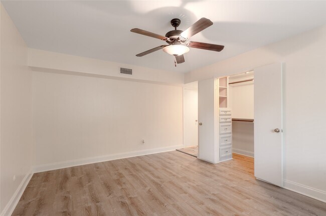 Building Photo - 208 Waters Edge