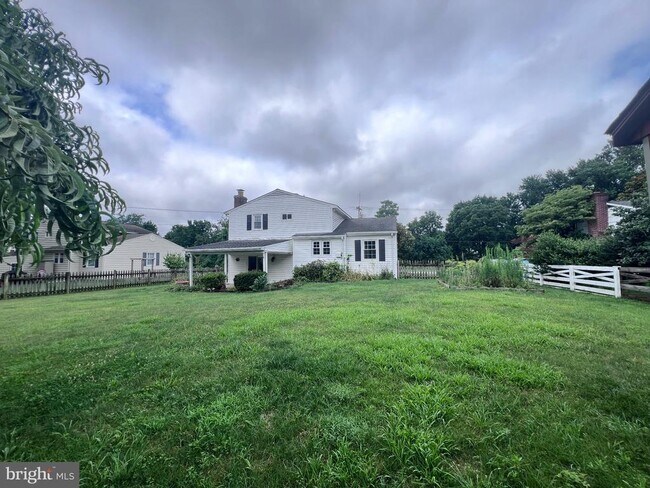 Building Photo - 8407 Thornton Rd