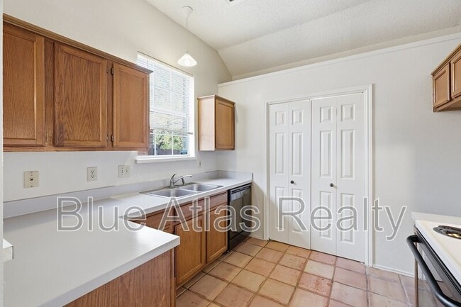 Building Photo - 1818 Orchard Dr