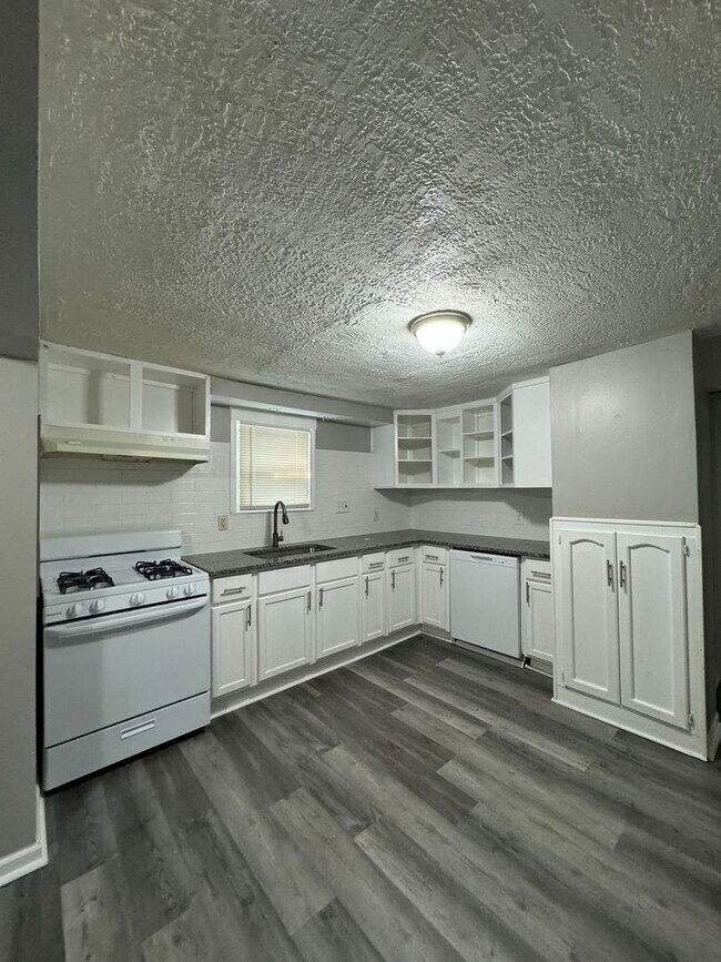 Building Photo - Cute 3 bed in Independence