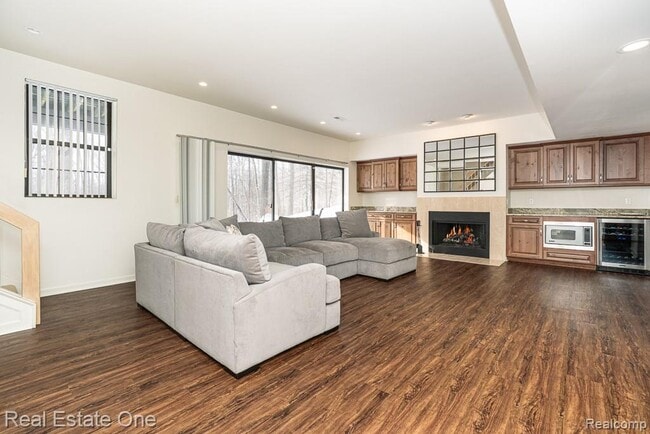 Building Photo - 7086 Danbrooke Ct