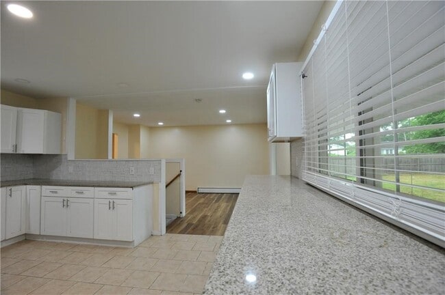 Building Photo - 15 Green Valley Dr