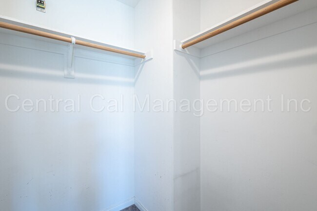 Building Photo - 3 Bedroom/2 Bath Home in Tyner Ranch - $22...