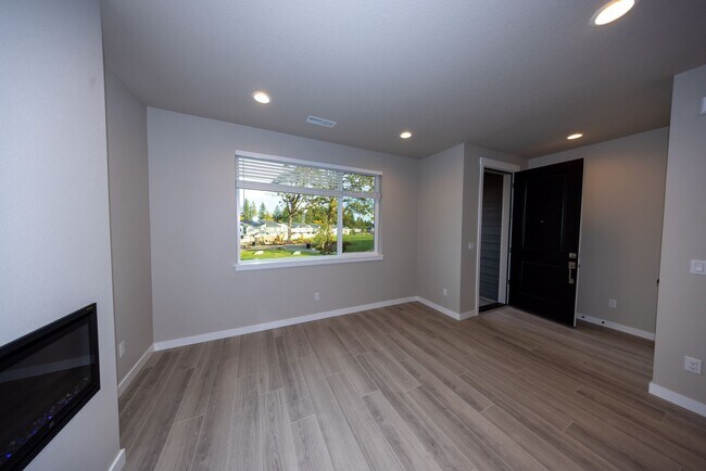 Building Photo - Brand New! - 3 Bedroom Townhome in Vancouv...