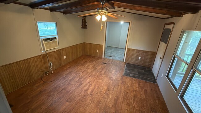 Building Photo - 2034 Meadows Rd