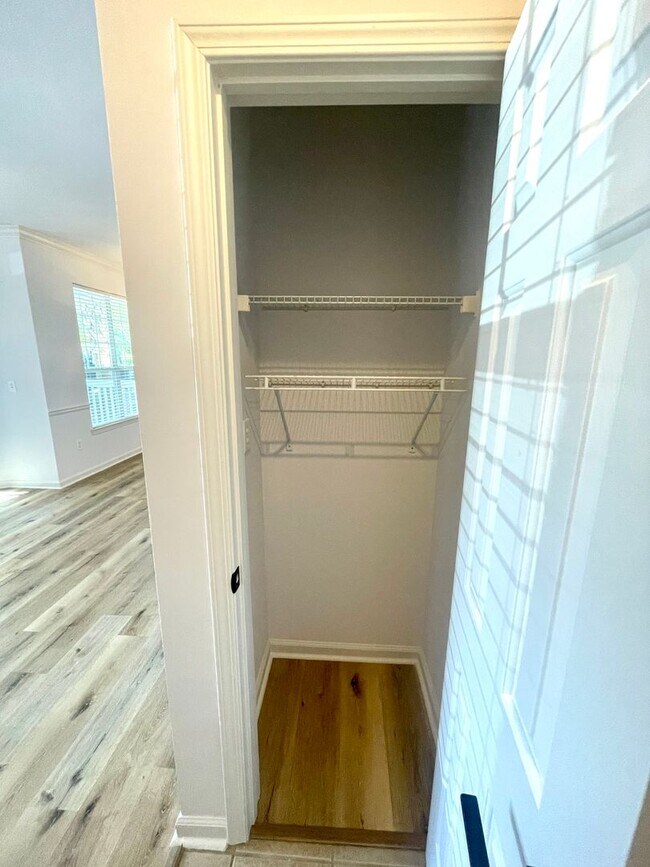 Building Photo - 1 Bedroom, 1 Bath Condo in The Concord West of the Ashley!