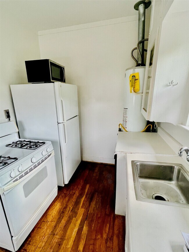 Building Photo - 320 W Polk St