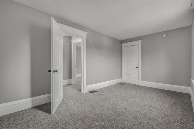 Building Photo - 735 Sylvan Ct